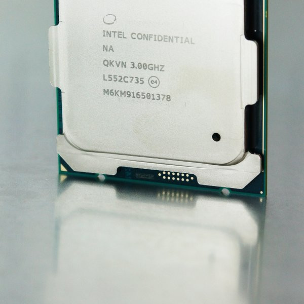 0258000008465888-photo-intel-core-i7-6950x-1.jpg