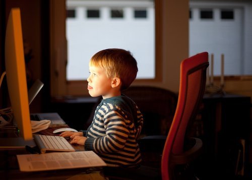 01f4000008743756-photo-enfant-ordinateur.jpg 01f4000008743756-photo-enfant-ordinateur.jpg