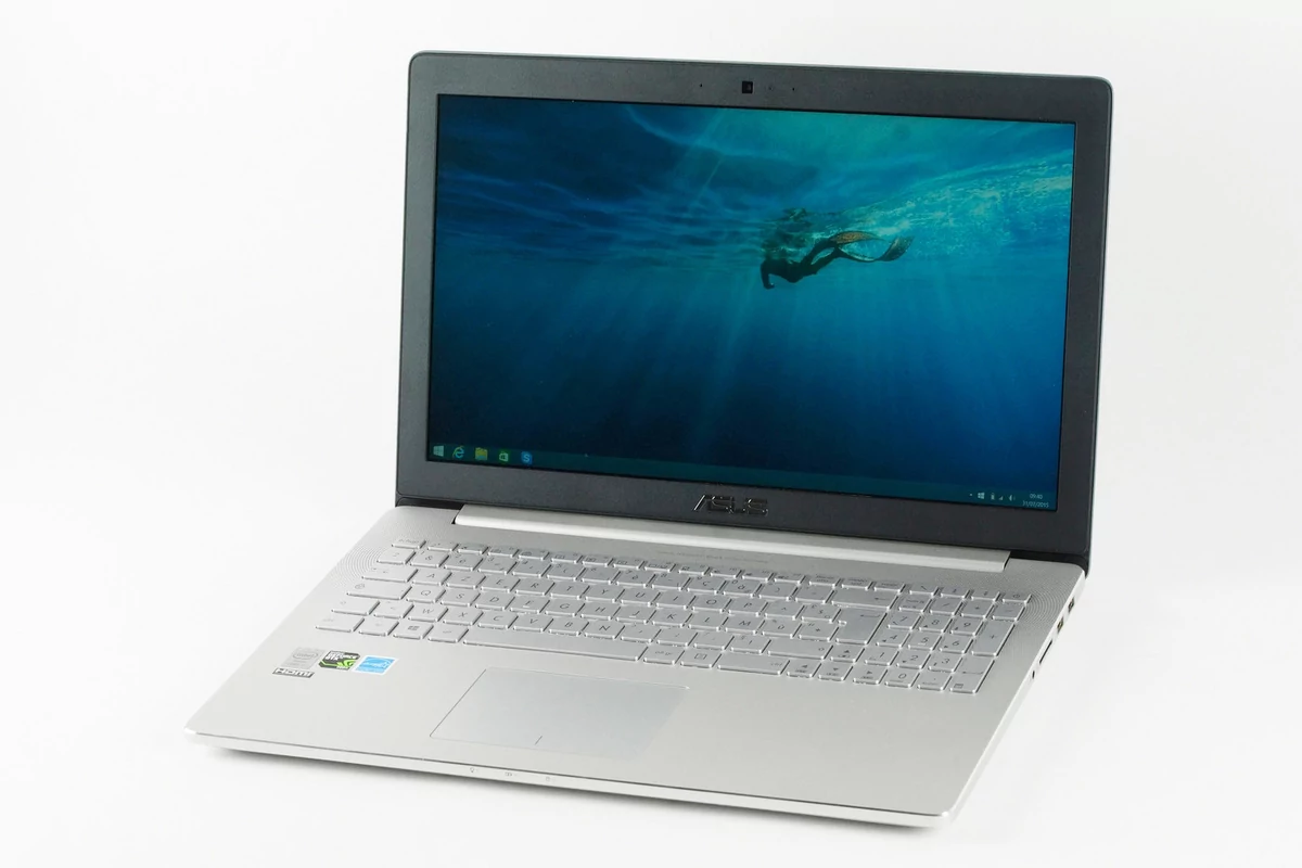 08126602-photo-asus-ux501.jpg