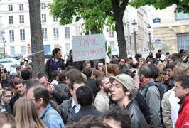 000000B402042734-photo-manifestation-anti-hadopi-paris-le-25-avril-2009.jpg