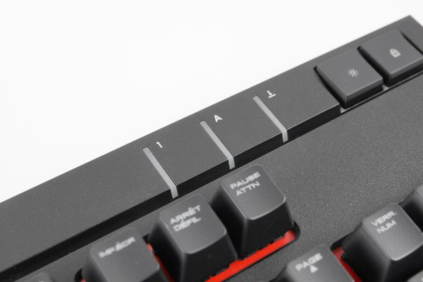 Corsair Strafe RED : le clavier mécanique voit rouge !