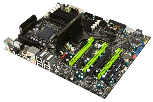 0000016300972516-photo-carte-m-re-nvidia-nforce-790i-ultra-sli.jpg