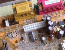 00D2000000052356-photo-ecs-k7s6a-un-connecteur-atx-peut-accessible.jpg