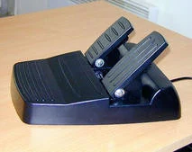 00D5000000056039-photo-thrustmaster-gt-racing-wheel-p-dalier.jpg