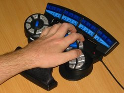 00FA000000054147-photo-thrustmaster-tactical-board.jpg