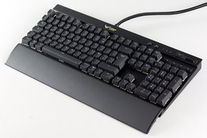 012C000007737067-photo-corsair-k70-rgb-3.jpg