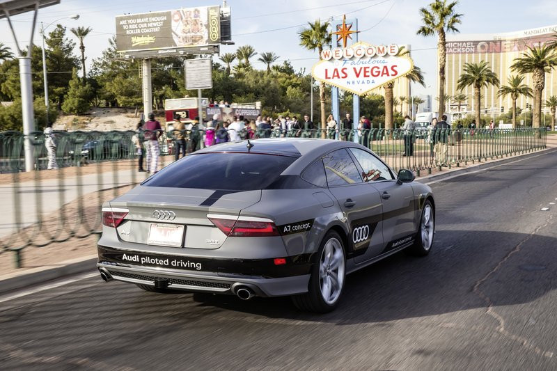 0320000008052422-photo-5-audi-a7-sportback-piloted-driving-concept.jpg