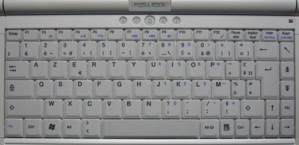0258000000348518-photo-msi-s271-w1-clavier.jpg