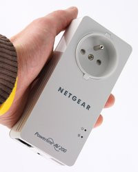 00C8000005929088-photo-netgear-cpl-music-extender-2.jpg