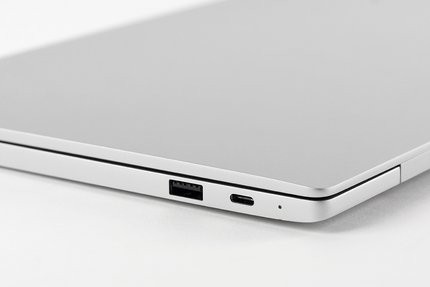 01AE000008569256-photo-xiaomi-mi-notebook-air-8.jpg