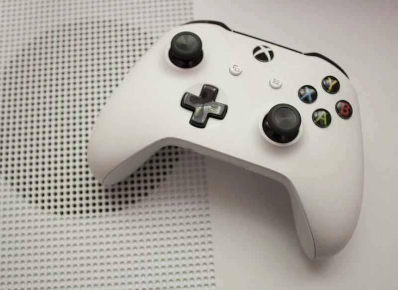 0320000008534538-photo-xbox-one-s-8.jpg