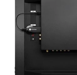 000000F007296754-photo-chromecast-branch-derri-re-un-t-l-viseur.jpg