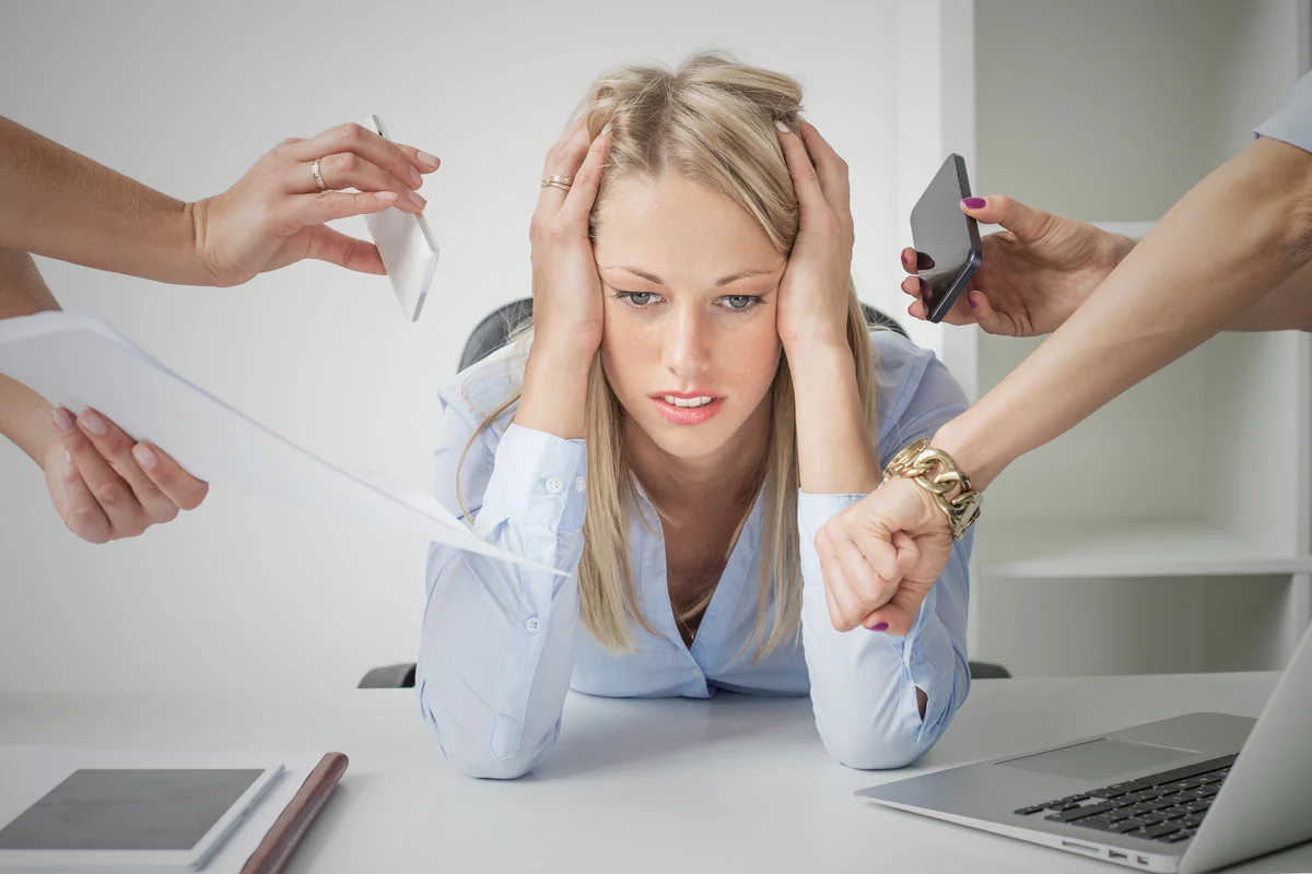 08301702-photo-stress-travail-e-mail-email.jpg