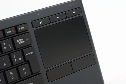 01E0000007318738-photo-logitech-k830-3.jpg