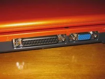 00D2000000113198-photo-xbook-cl56-15-l-arri-re-renferme-l-essentiel-des-connecteurs.jpg