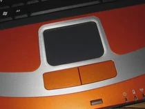 00D2000000113202-photo-xbook-cl56-15-du-orange-tout-autour-du-touchpad.jpg