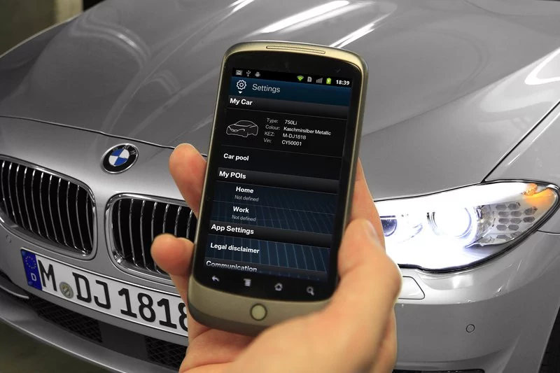 0320000008121026-photo-bmw-app-smartphone.jpg