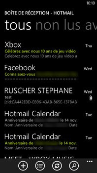 0000015E05524173-photo-windows-phone-8-mail-noir.jpg