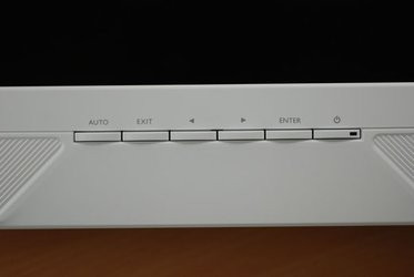 000000FA00665136-photo-lcd-24-pouces-belinea-o-display-24-4-1.jpg