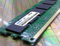 000000A000489230-photo-samsung-ddr2-through-silicon-via-tsv.jpg