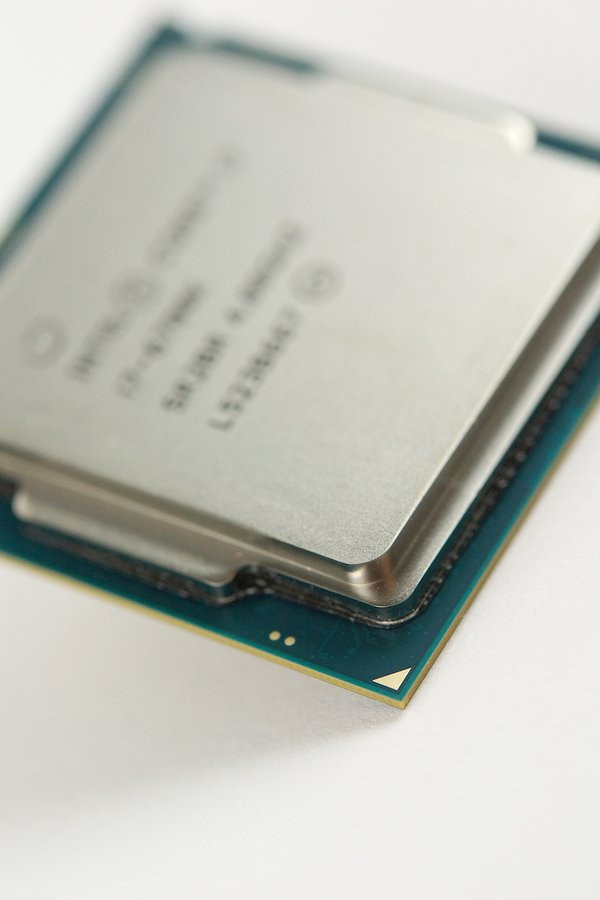 0258000008128534-photo-intel-core-i7-6700k-7.jpg