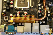 0000009600327682-photo-carte-m-re-asus-p5wdh-deluxe-d-tail-3.jpg