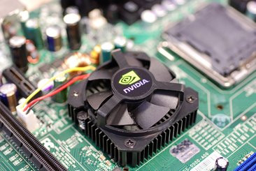 000000F500468775-photo-carte-m-re-evga-nforce-680i-lt-sli-evga-1.jpg