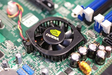 000000F500468776-photo-carte-m-re-evga-nforce-680i-lt-sli-evga-2.jpg