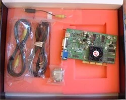 00FA000000050245-photo-radeon-7500-boite-ouverte.jpg