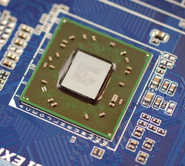 000000F000914622-photo-amd-rs780g-chipset-northbridge.jpg