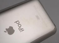 0000008C03535090-photo-apple-ipod-2010-ipod-touch-closeup-3.jpg