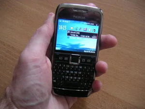 012C000001376482-photo-nokia-e71.jpg