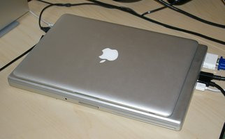 000000C800912634-photo-macbook-air-sur-macbook-pro-1.jpg