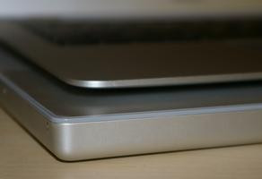 000000C800912636-photo-macbook-air-sur-macbook-pro-2.jpg