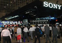 00FA000000510855-photo-direct-japon-stand-sony.jpg