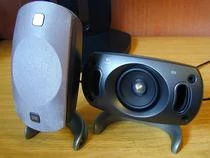 00D2000000074254-photo-logitech-z-5300-un-satellite-et-la-voie-centrale.jpg