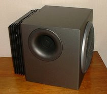 00D2000000057019-photo-logitech-z-680-le-caisson-de-basses-2.jpg