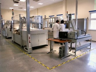 000000FA00200852-photo-usine-tourne-pages.jpg
