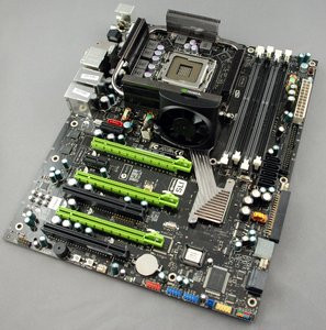 0000012C01283572-photo-carte-m-re-xfx-nforce-790i-ultra-sli.jpg