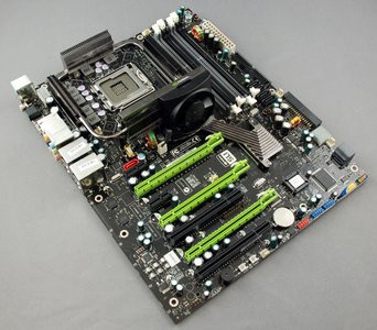 0000012C01283576-photo-carte-m-re-xfx-nforce-790i-ultra-sli-2.jpg