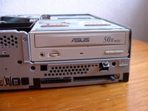 00D2000000056724-photo-asus-pundit-trois-vis-pour-le-berceau-des-lecteurs.jpg