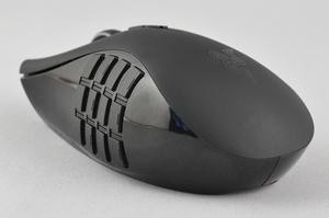 012C000004569016-photo-razer-naga-epic-6.jpg