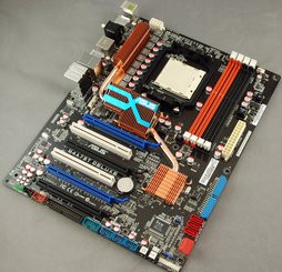 000000F501913844-photo-asus-m4a79t-deluxe-2.jpg