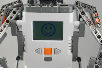 000000E101816416-photo-brique-lego-mindstorms-nxt-en-fonctionnement.jpg