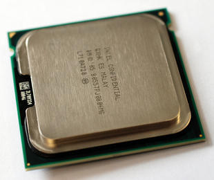 0000010400503678-photo-processeur-intel-core-2-duo-e6850.jpg