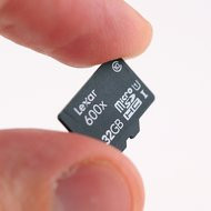 00BE000006158748-photo-carte-microsdhc.jpg