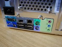 00D2000000058156-photo-shuttle-sb61g2-connecteurs-en-face-arri-re.jpg