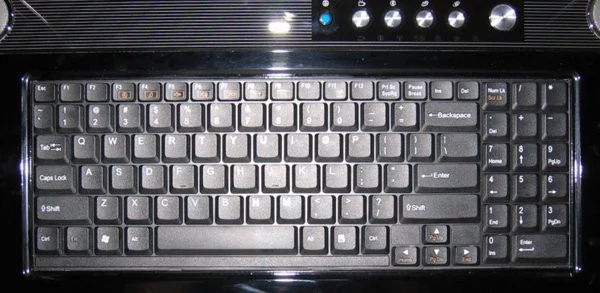 0258000000348520-photo-alienware-aurora-malx-clavier.jpg