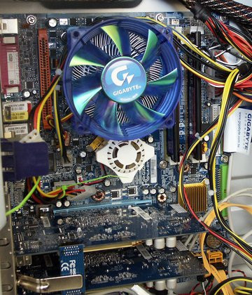 000001A400123970-photo-nforce-4-sli-intel-edition-carte-m-re-gigabyte.jpg