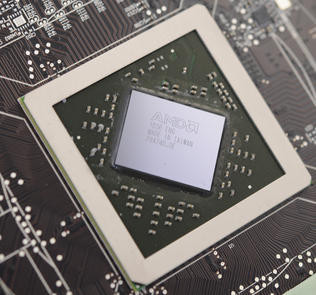 0000012703660220-photo-amd-radeon-hd-6800-chip-shot.jpg